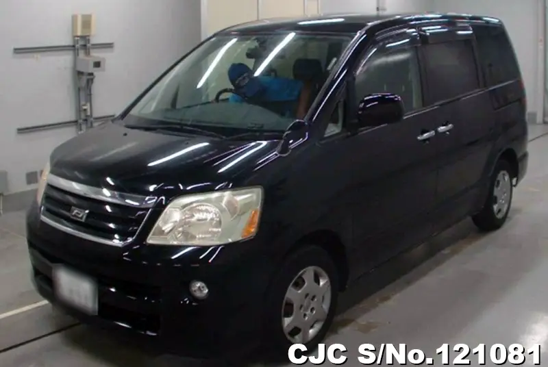 2005 Toyota / Noah Stock No. 121081