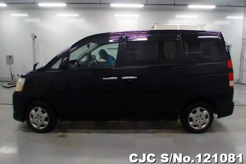 2005 Toyota / Noah Stock No. 121081