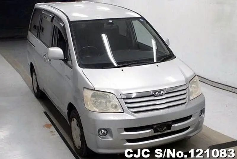 2003 Toyota / Noah Stock No. 121083