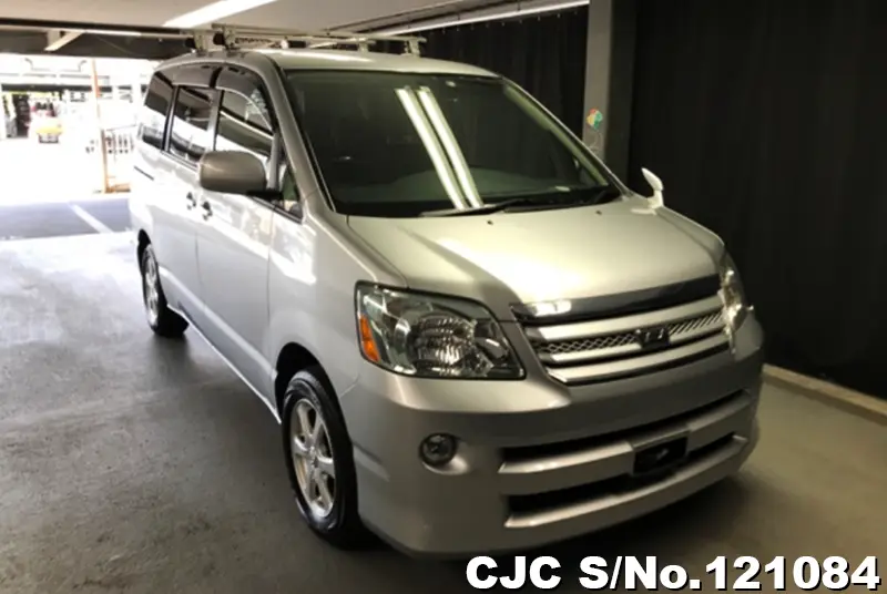 Toyota / Noah 2005