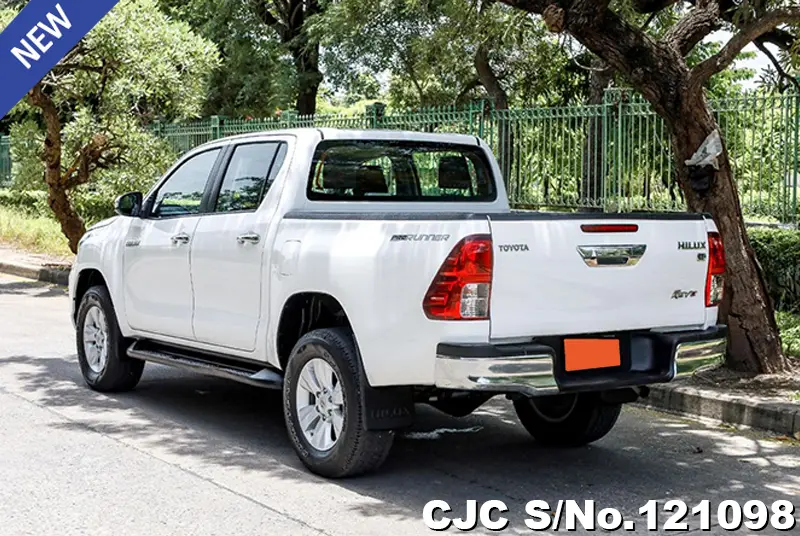 Toyota Hilux in White for Sale Image 1