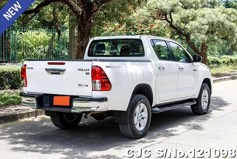 Toyota Hilux in White for Sale Image 2