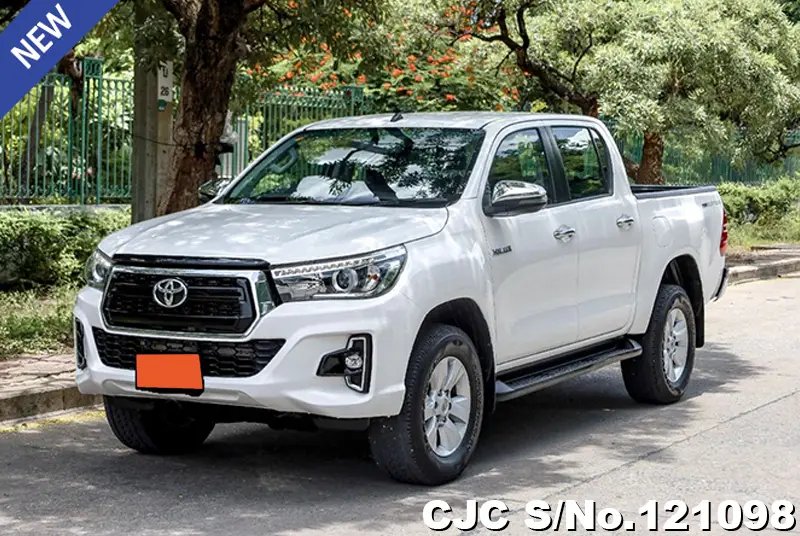 Toyota Hilux in White for Sale Image 3