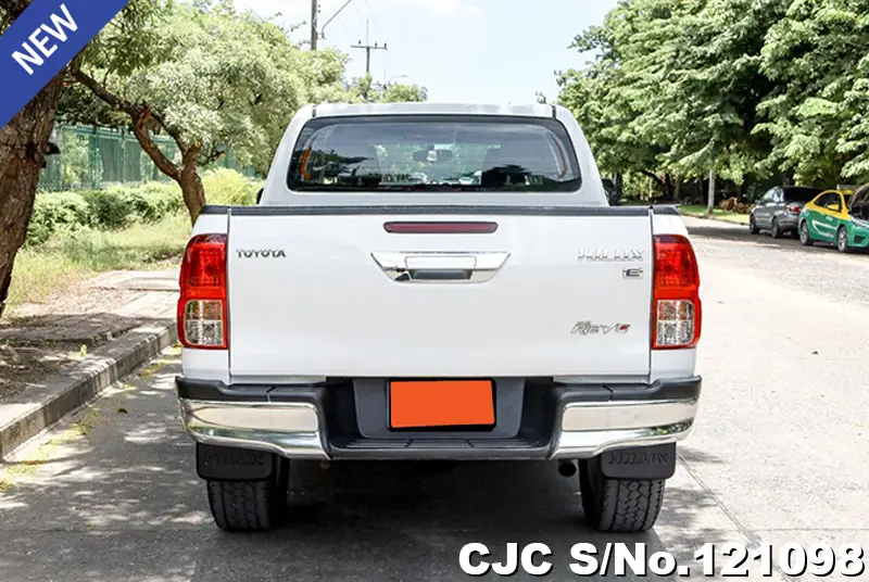 Toyota Hilux in White for Sale Image 5