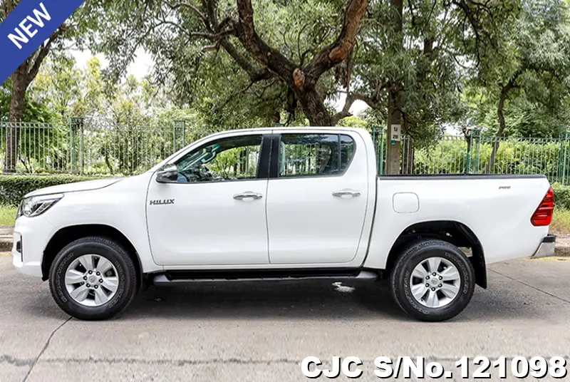 Toyota Hilux in White for Sale Image 7