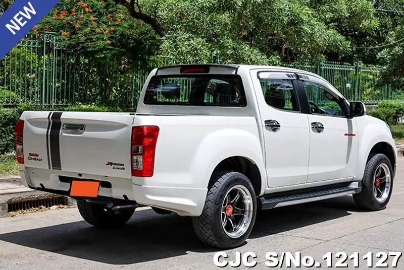 Isuzu D-Max in White for Sale Image 2