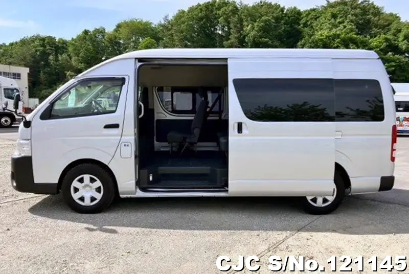 2015 Toyota / Hiace Stock No. 121145