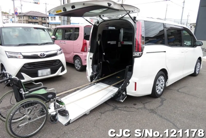 2018 Toyota / Noah Stock No. 121178