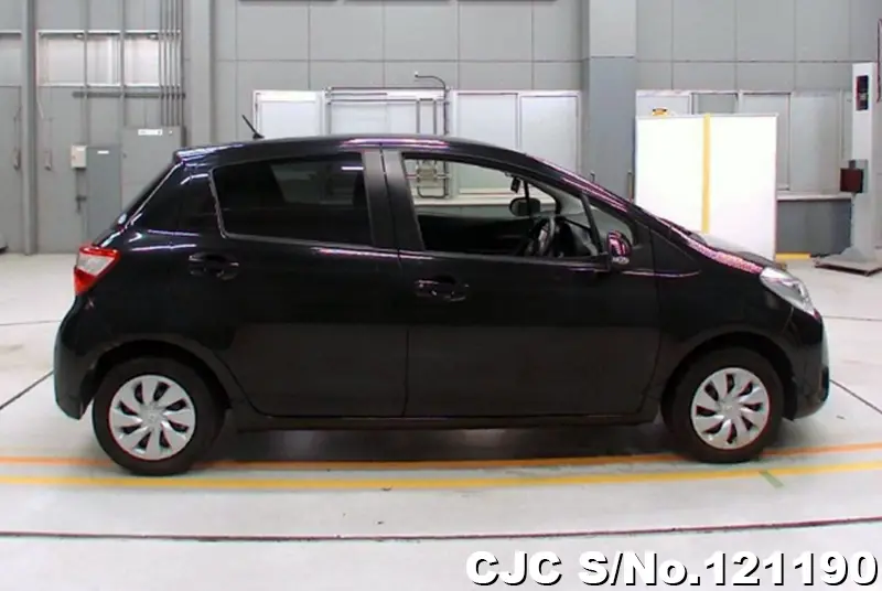 2018 Toyota / Vitz Stock No. 121190