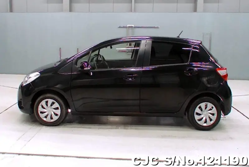 2018 Toyota / Vitz Stock No. 121190