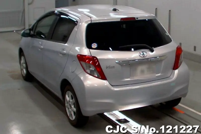 2014 Toyota / Vitz Stock No. 121227