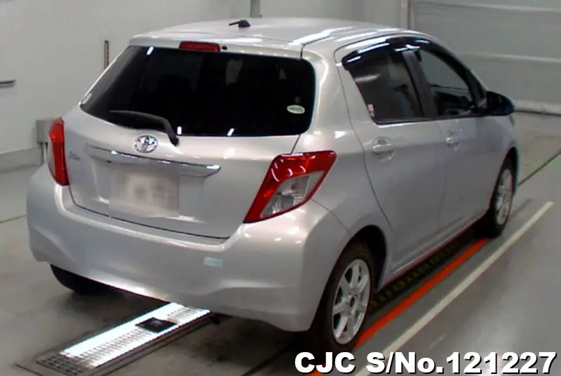 2014 Toyota / Vitz Stock No. 121227