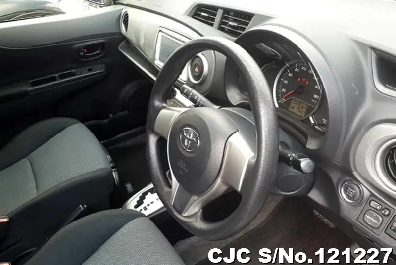 2014 Toyota / Vitz Stock No. 121227