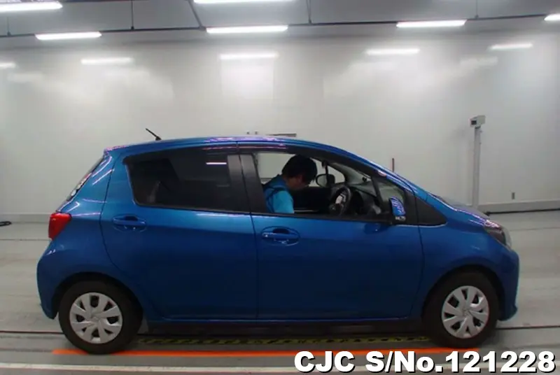 2014 Toyota / Vitz Stock No. 121228