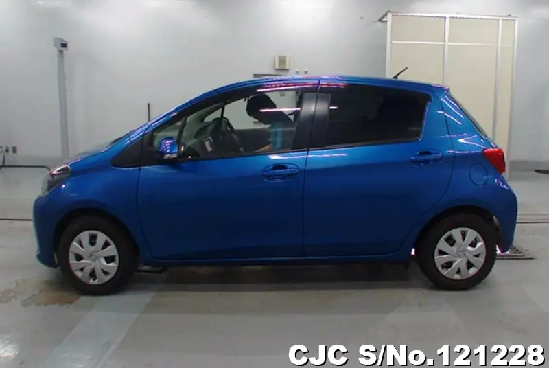 2014 Toyota / Vitz Stock No. 121228