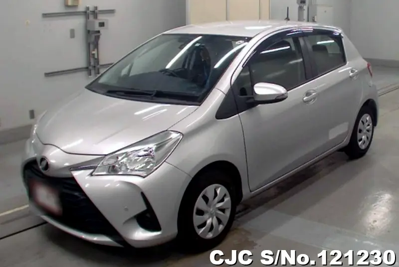 2019 Toyota / Vitz Stock No. 121230