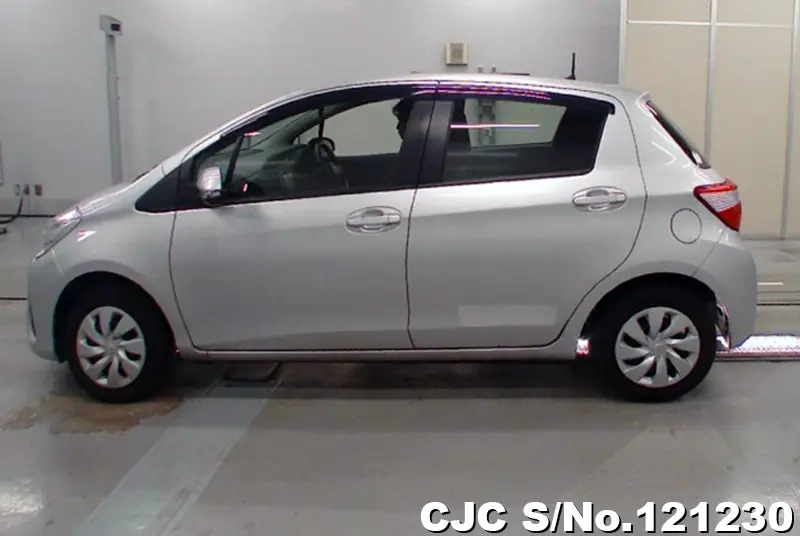 2019 Toyota / Vitz Stock No. 121230