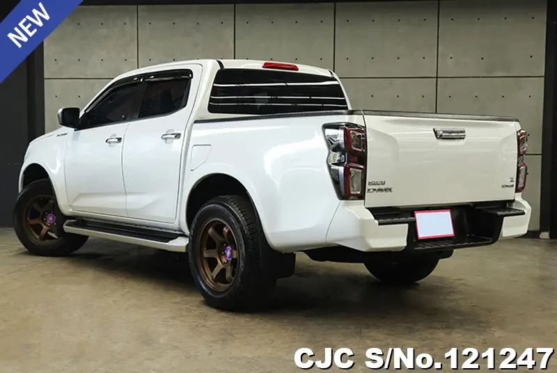 Isuzu D-Max in White for Sale Image 1