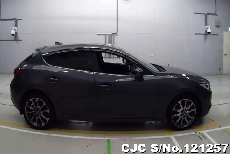 2015 Mazda / Axela Stock No. 121257