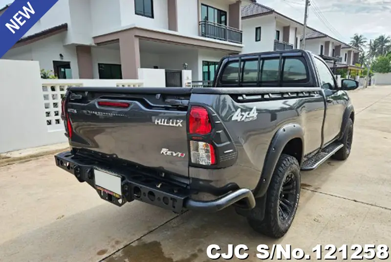 Toyota Hilux in Gray for Sale Image 2