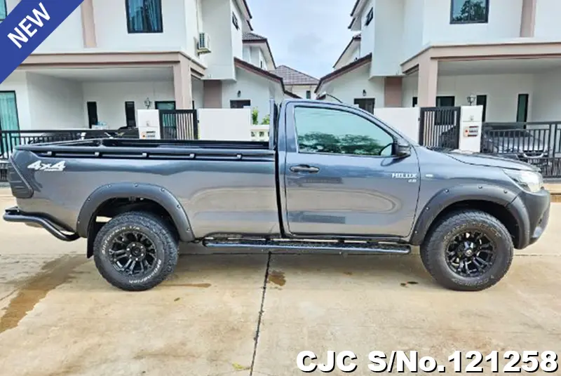 Toyota Hilux in Gray for Sale Image 5