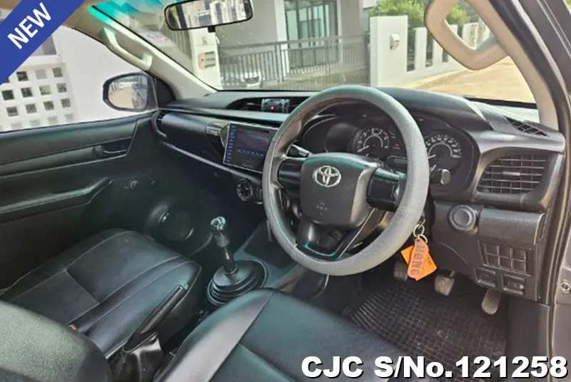 2017 Toyota / Hilux / Revo Stock No. 121258