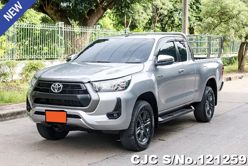 Toyota Hilux in Silver for Sale Image 3