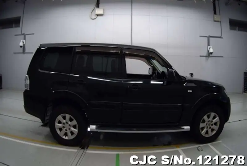 2013 Mitsubishi / Pajero Stock No. 121278