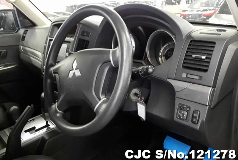 2013 Mitsubishi / Pajero Stock No. 121278