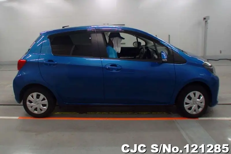 2015 Toyota / Vitz Stock No. 121285