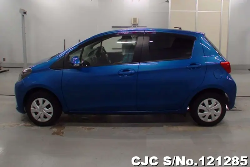 2015 Toyota / Vitz Stock No. 121285