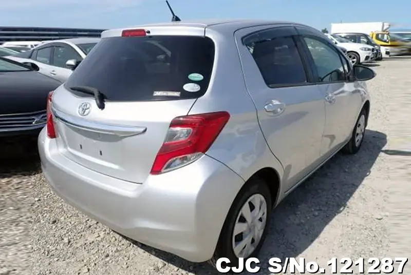 2015 Toyota / Vitz Stock No. 121287