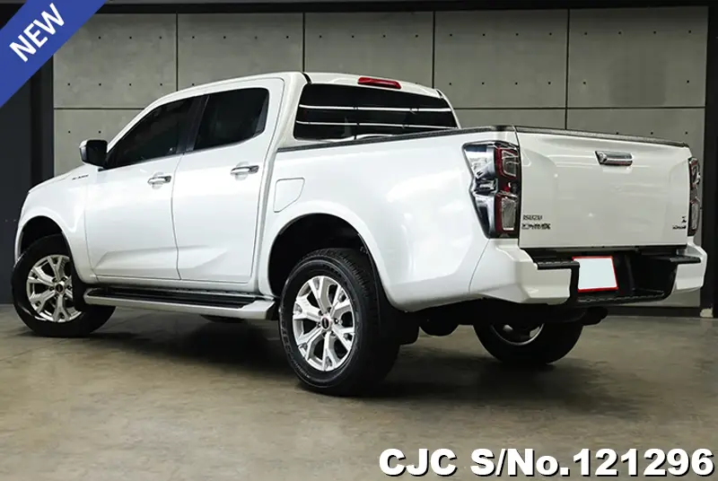 Isuzu D-Max in White for Sale Image 1