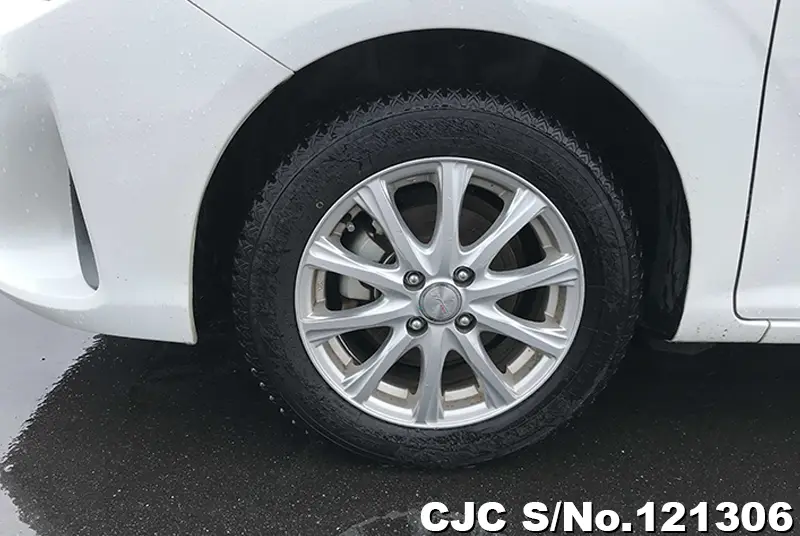 2018 Toyota / Corolla Axio Stock No. 121306