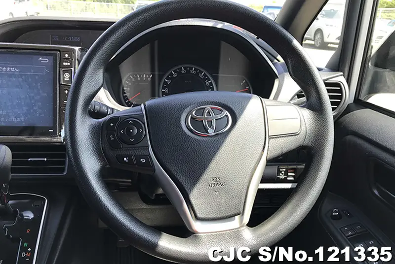 2015 Toyota / Voxy Stock No. 121335