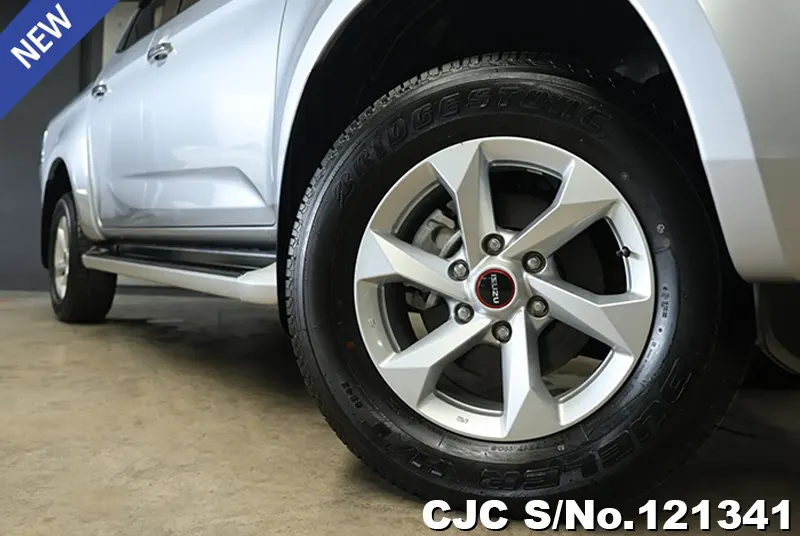 Isuzu D-Max in Gray for Sale Image 12