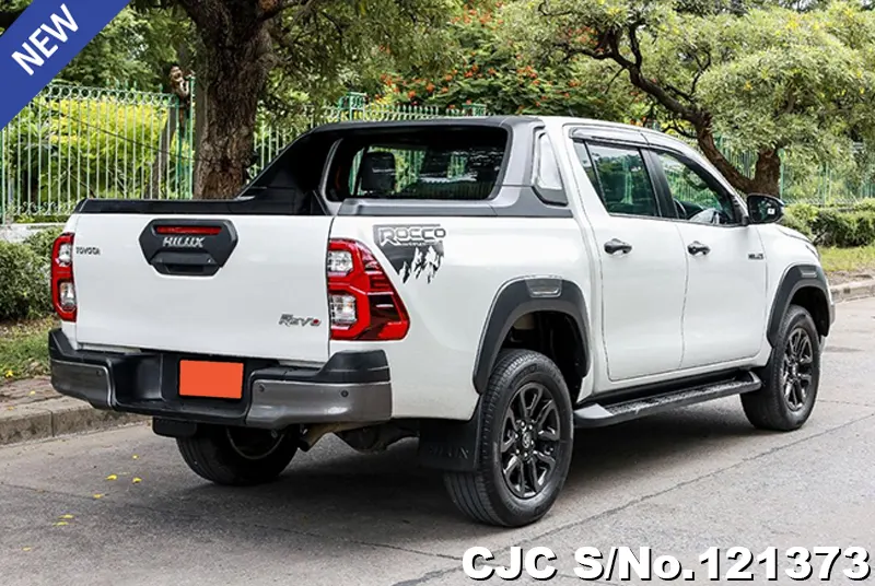 Toyota Hilux in White for Sale Image 2