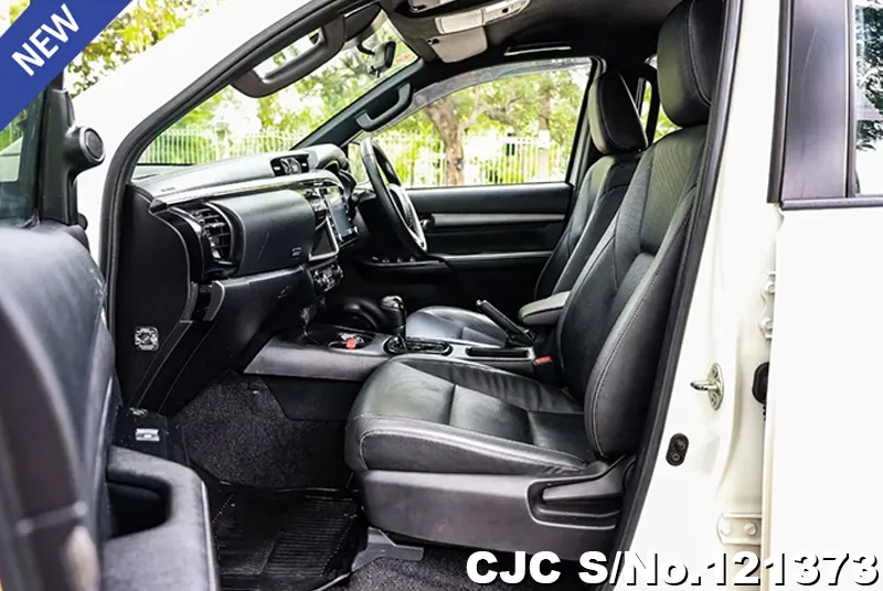 Toyota Hilux in White for Sale Image 11