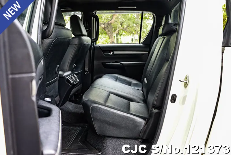 Toyota Hilux in White for Sale Image 13