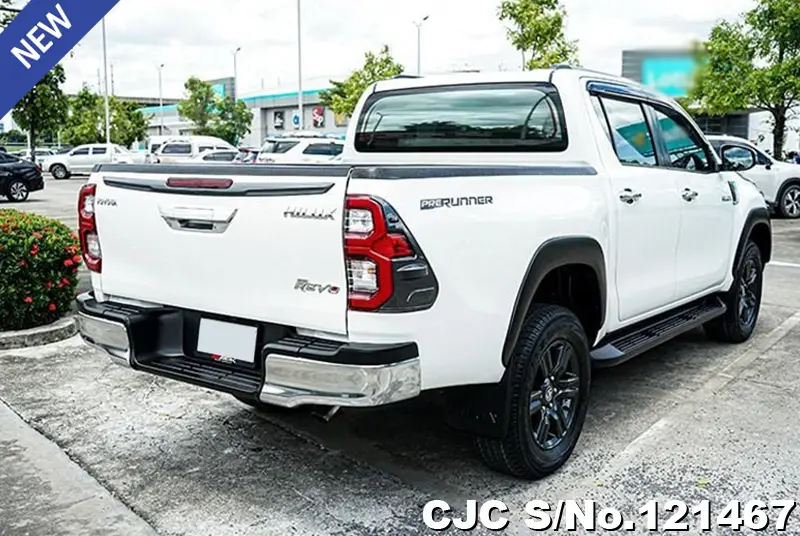 Toyota Hilux in White for Sale Image 2