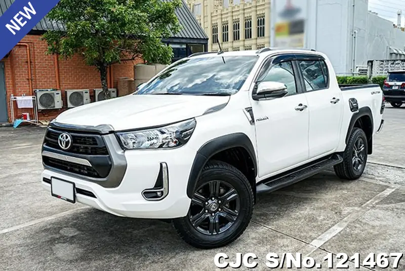 Toyota Hilux in White for Sale Image 3