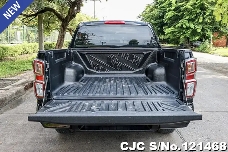 Isuzu D-Max in Black for Sale Image 8