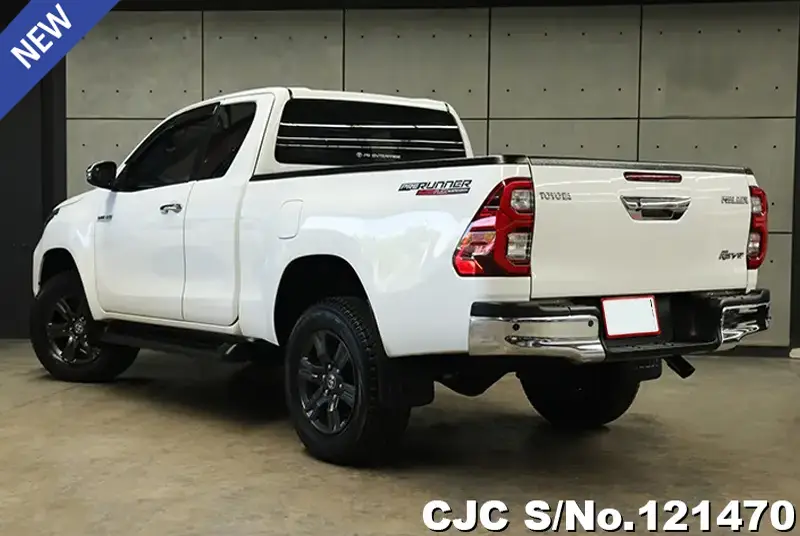 Toyota Hilux in White for Sale Image 1