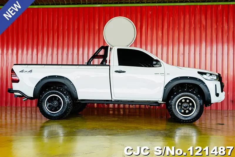 2021 Toyota / Hilux / Revo Stock No. 121487