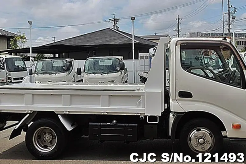 2010 Hino / Dutro Stock No. 121493