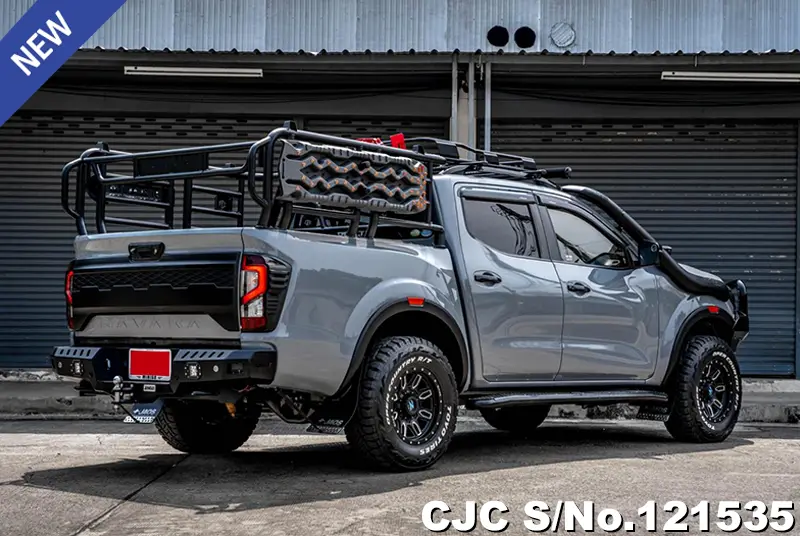 Nissan Navara in Gray for Sale Image 2