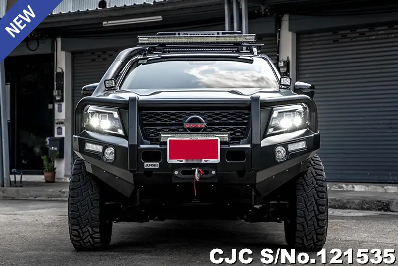 Nissan Navara in Gray for Sale Image 4