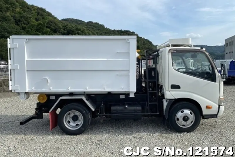 2015 Hino / Dutro Stock No. 121574