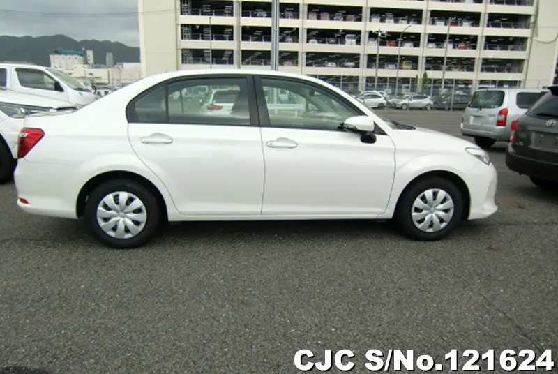 2018 Toyota / Corolla Axio Stock No. 121624