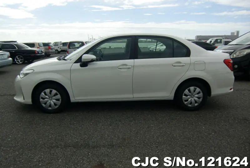 2018 Toyota / Corolla Axio Stock No. 121624